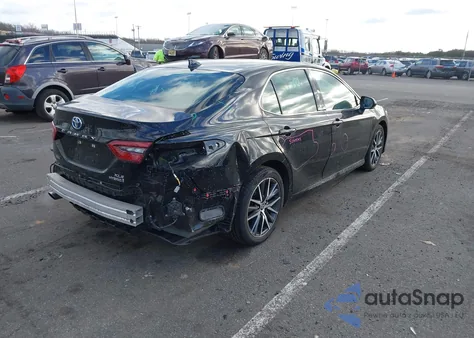 2022 Toyota Camry Xle Hybrid z USA, uszkodzony, nr VIN 4T1F31AK1NU599879